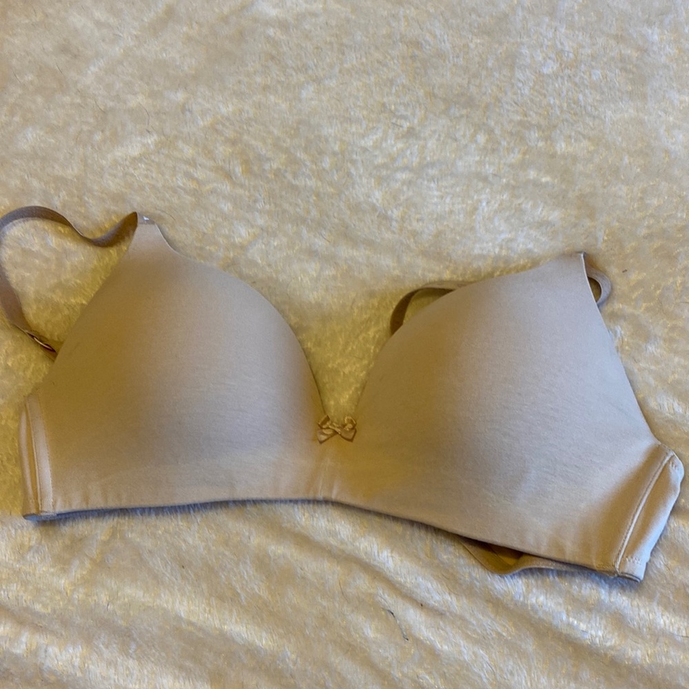 Seamless nude Victoria Secret Bra